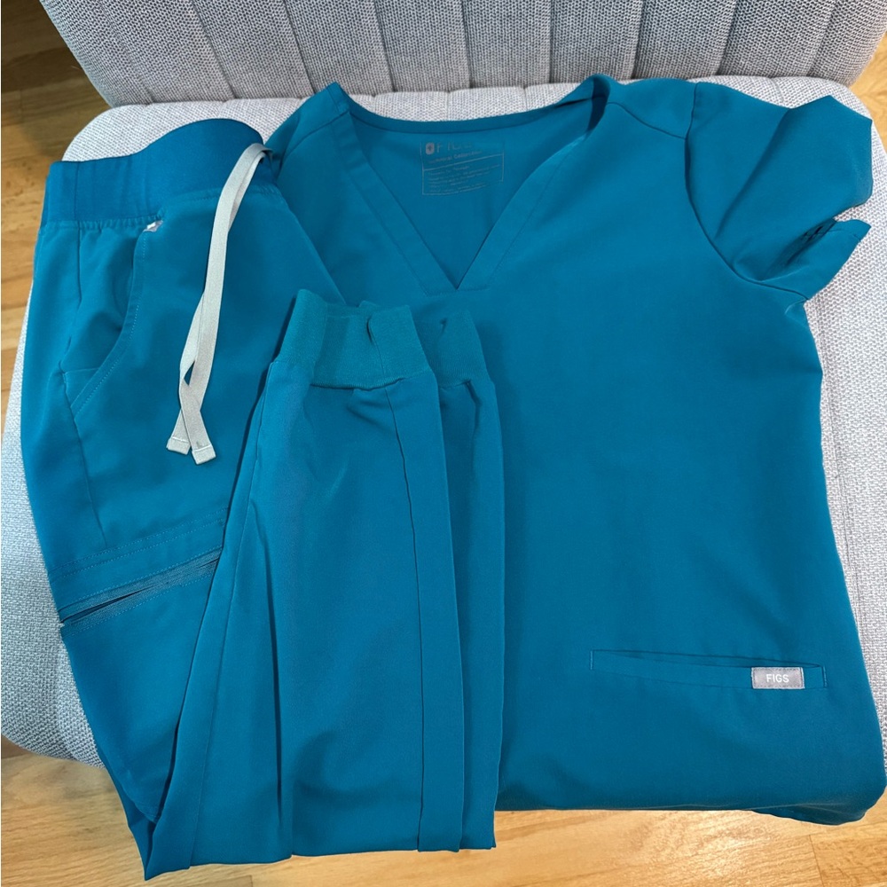 Figs Pacific Blue Scrub Set